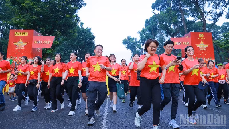 Người dân Thành phố Hồ Chí Minh tham dự sự kiện “1 tỷ bước chân vào kỷ nguyên mới”.