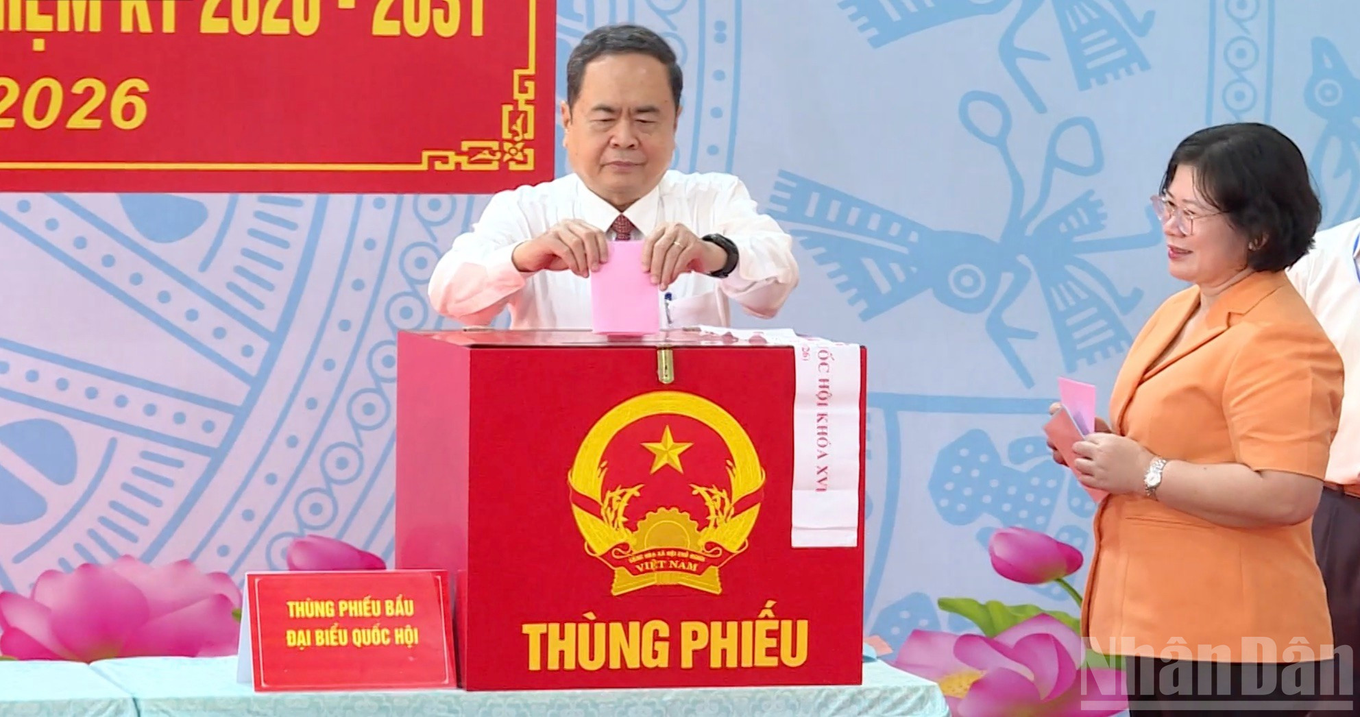 Ủy viên Bộ Chính trị, Chủ tịch Quốc hội, Chủ tịch Hội đồng Bầu cử quốc gia Trần Thanh Mẫn đã bỏ lá phiếu đầu tiên bầu đại biểu Quốc hội khóa XVI và đại biểu Hội đồng nhân dân các cấp nhiệm kỳ 2026-2031.