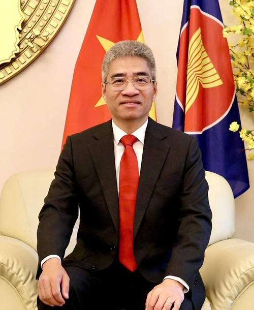 Đại sứ Việt Nam tại Cộng hòa Liên bang Đức Nguyễn Đắc Thành. dai-su-thanh.jpg