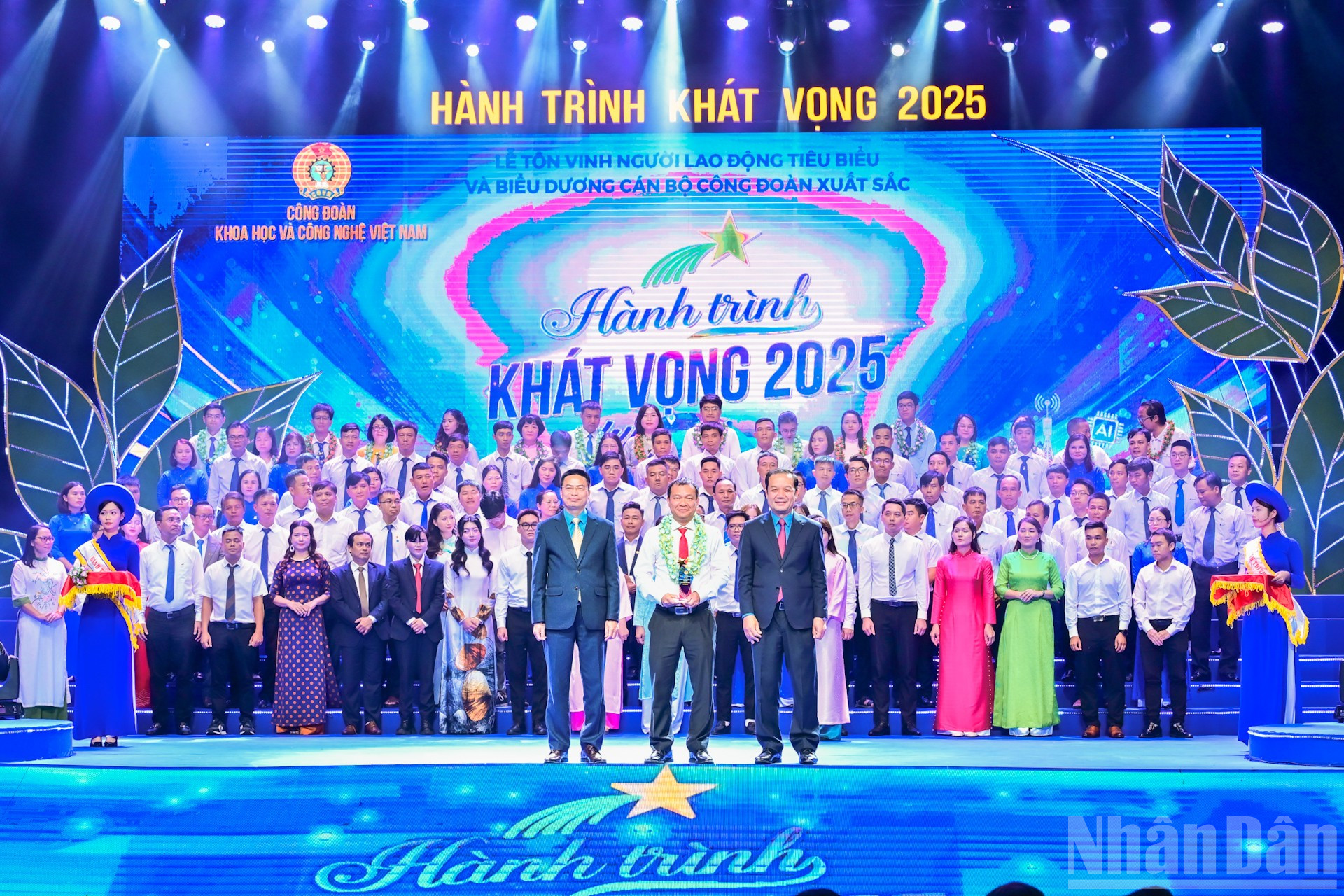 219 người lao động tiêu biểu ngành khoa học và công nghệ được tôn vinh.