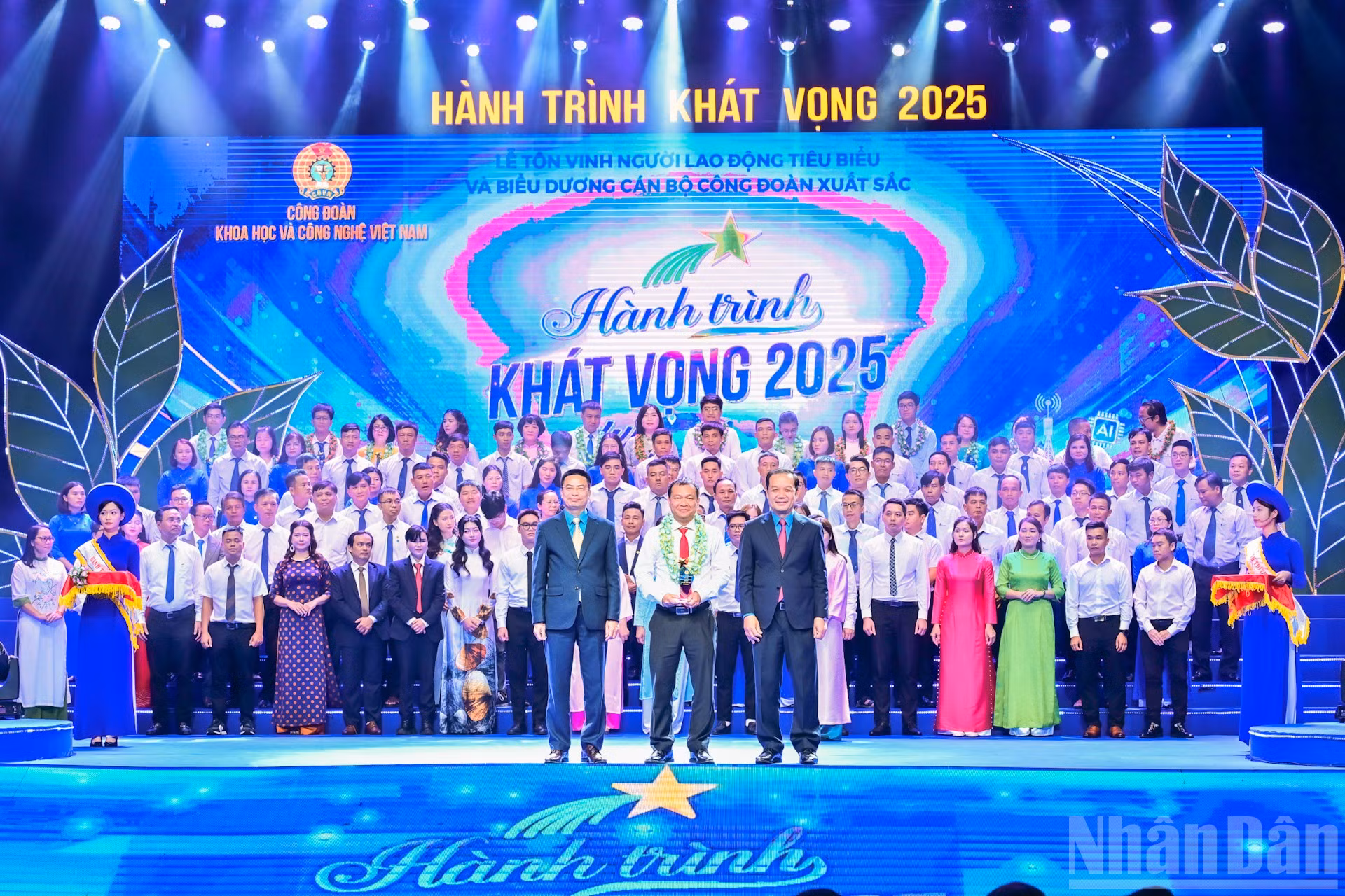 219 người lao động tiêu biểu ngành khoa học và công nghệ được tôn vinh.