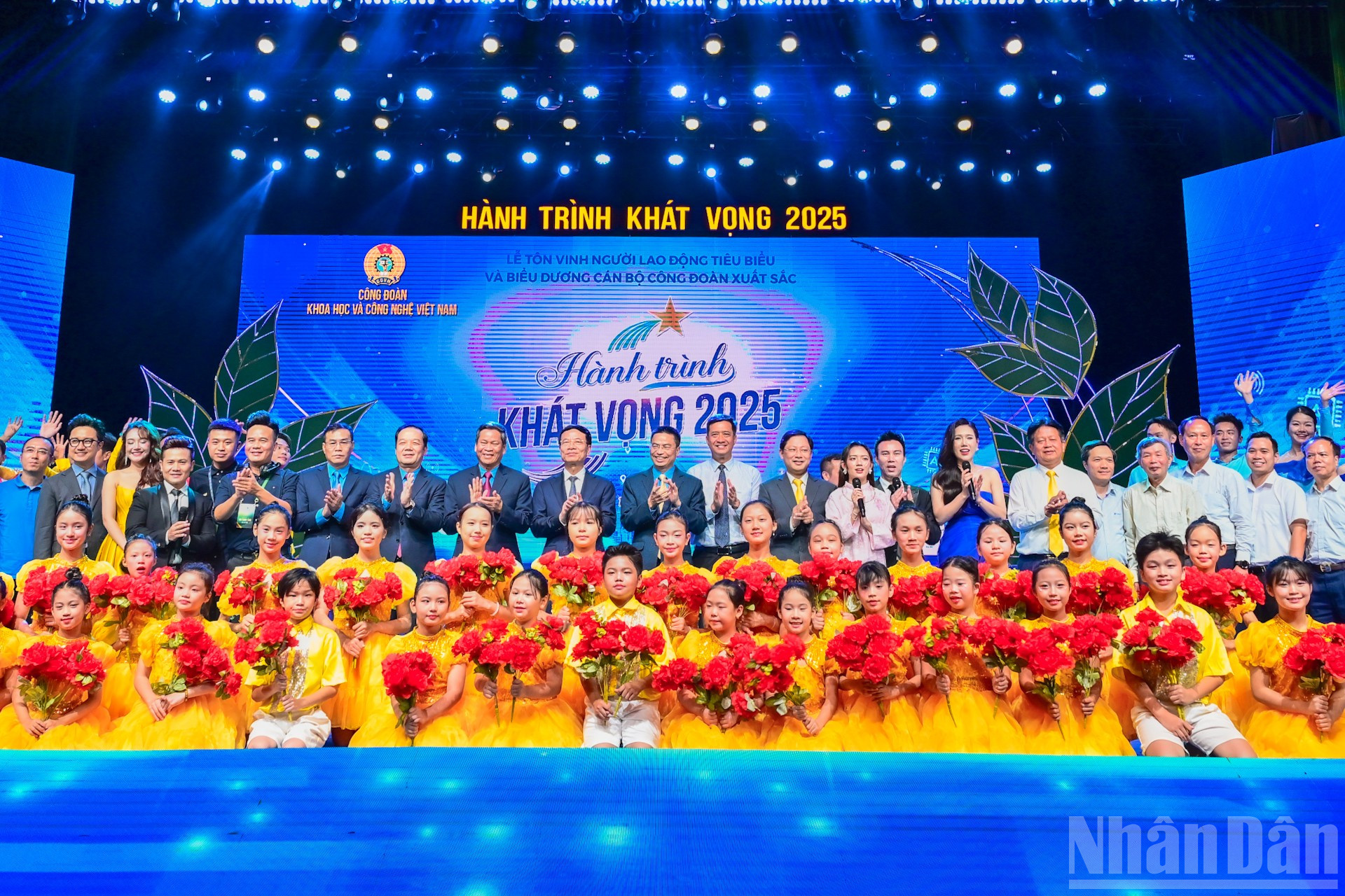 នេះគឺជាឱកាសមួយសម្រាប់សហភាពវិទ្យាសាស្ត្រ និងបច្ចេកវិទ្យា ដើម្បីឧទ្ទិសដល់អតីតកាល បញ្ជាក់បច្ចុប្បន្នកាល និងទន្ទឹងរង់ចាំអនាគតដ៏ភ្លឺស្វាង។ ndo_br_img-0713.jpg