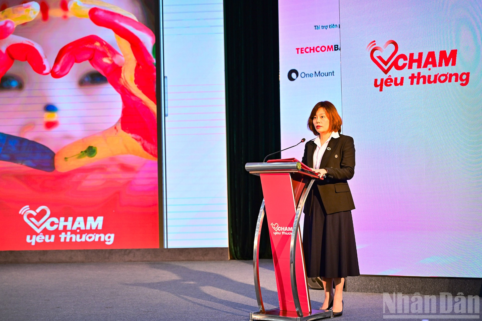 Phó chủ tịch Hội đồng sáng lập Quỹ Chạm yêu thương Nguyễn Vân Linh chia sẻ trong chương trình. ndo_br_3.jpg