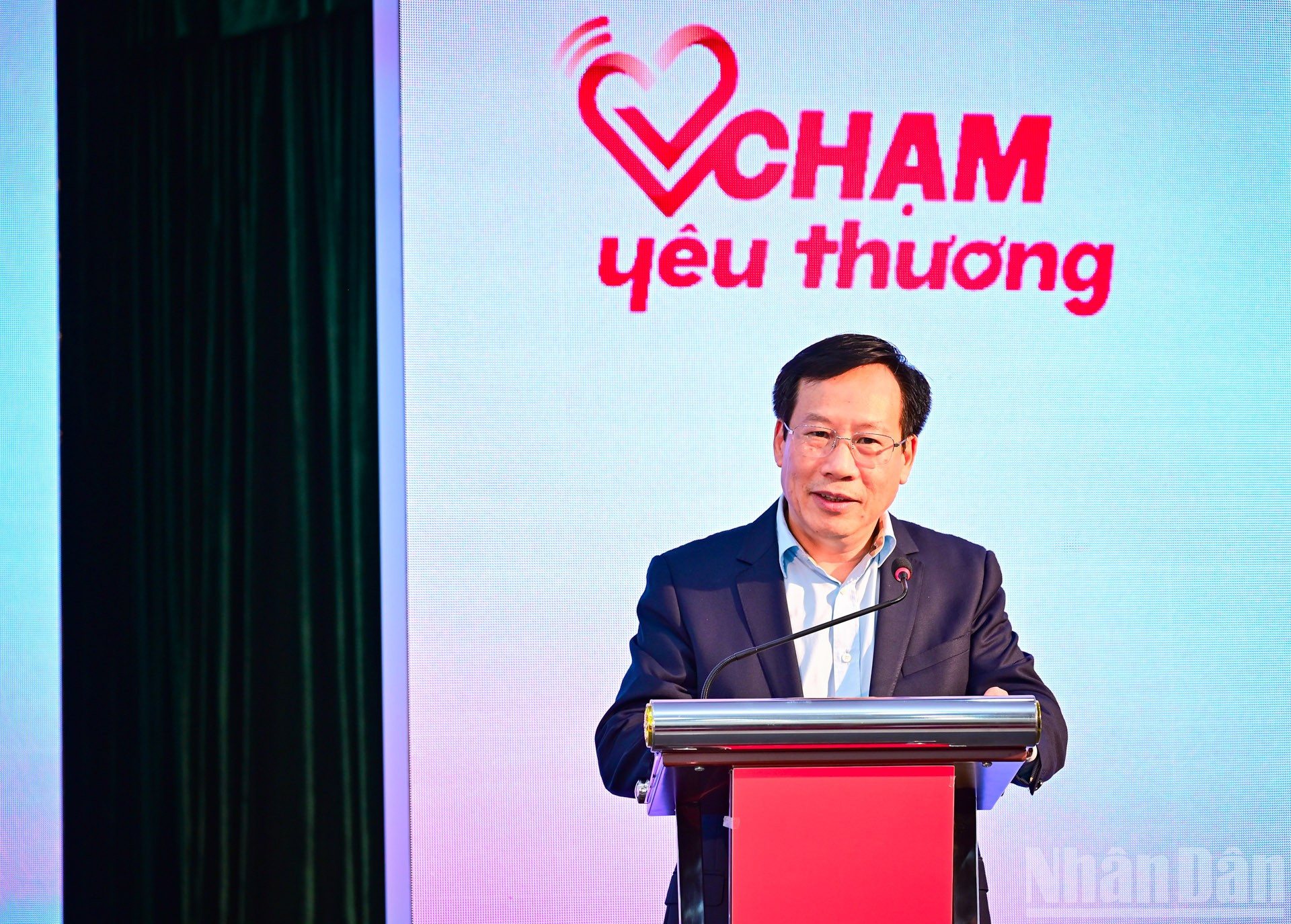 Thứ trưởng Y tế Lê Đức Luận phát biểu thể hiện sự tin tưởng và đồng hành của Bộ Y tế với Quỹ Chạm yêu thương. ndo_br_4.jpg