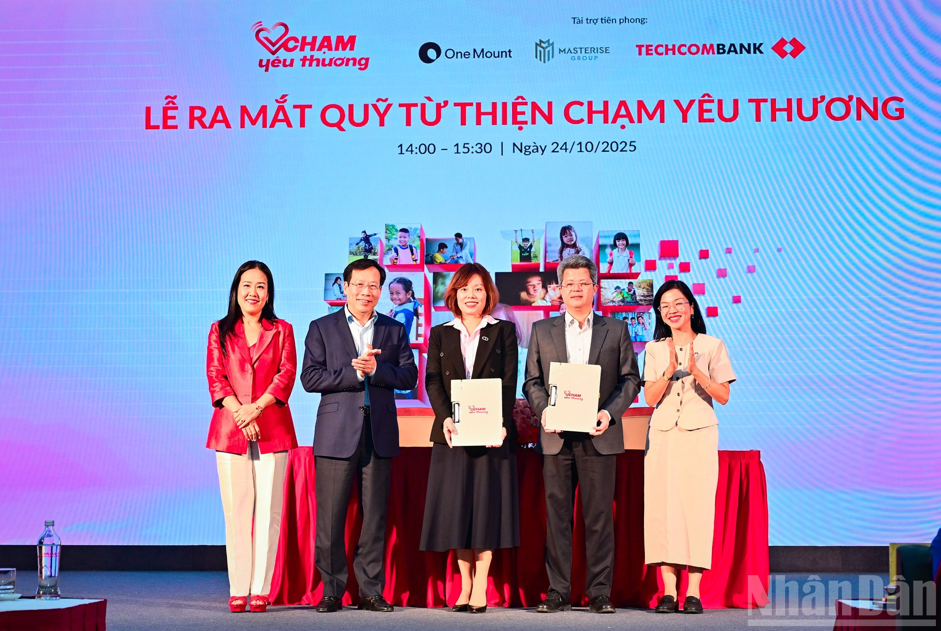 Bệnh viện mắt trung ương và Quỹ từ thiện Chạm Yêu thương ký thỏa thuận chiến lược. ndo_br_8.jpg