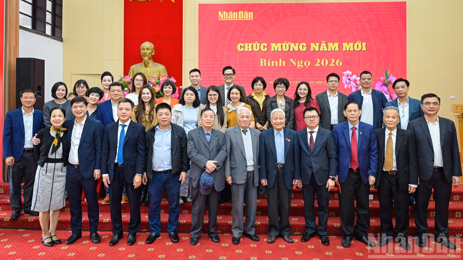 Tập thể lãnh đạo, nguyên lãnh đạo cùng cán bộ, phóng viên Báo Nhân Dân tại chương trình gặp mặt đầu xuân Bính Ngọ 2026.