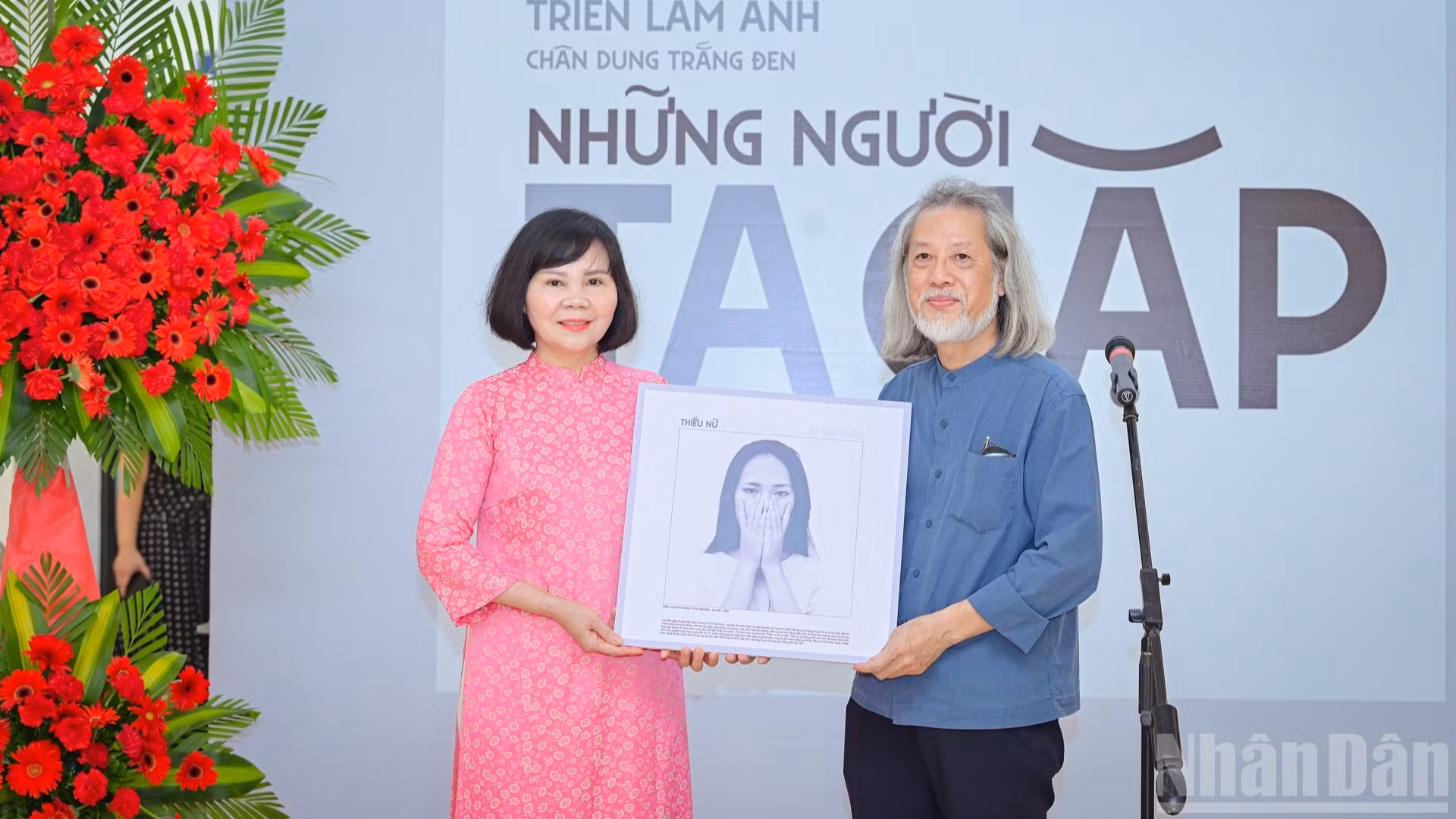 Tác giả Vũ Anh Tuấn gửi tặng toàn bộ tác phẩm đến Bảo tàng Phụ nữ Việt Nam.