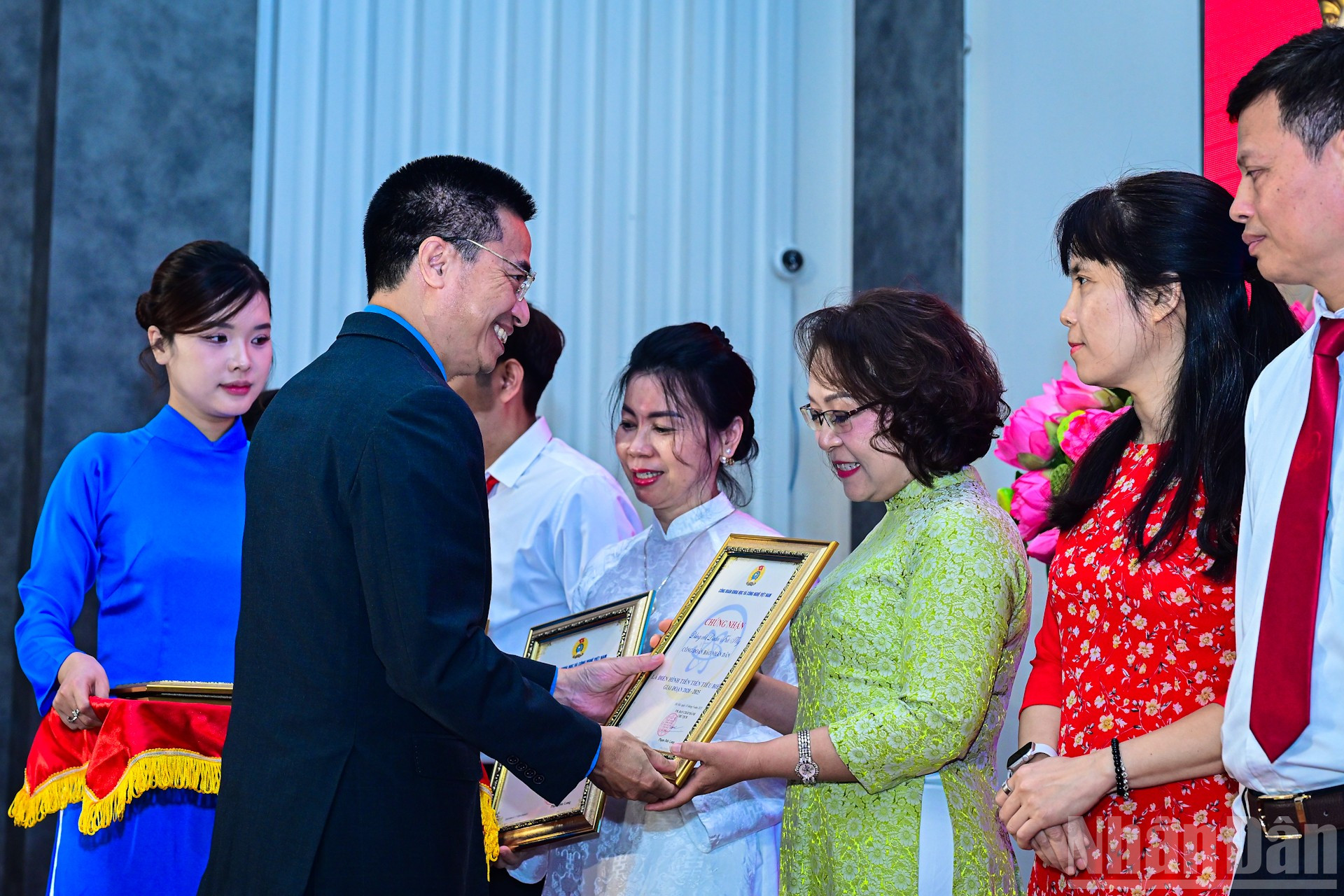 Cán bộ Báo Nhân Dân được biểu dương điển hình tiên tiến của Công đoàn Khoa học và Công nghệ Việt Nam.