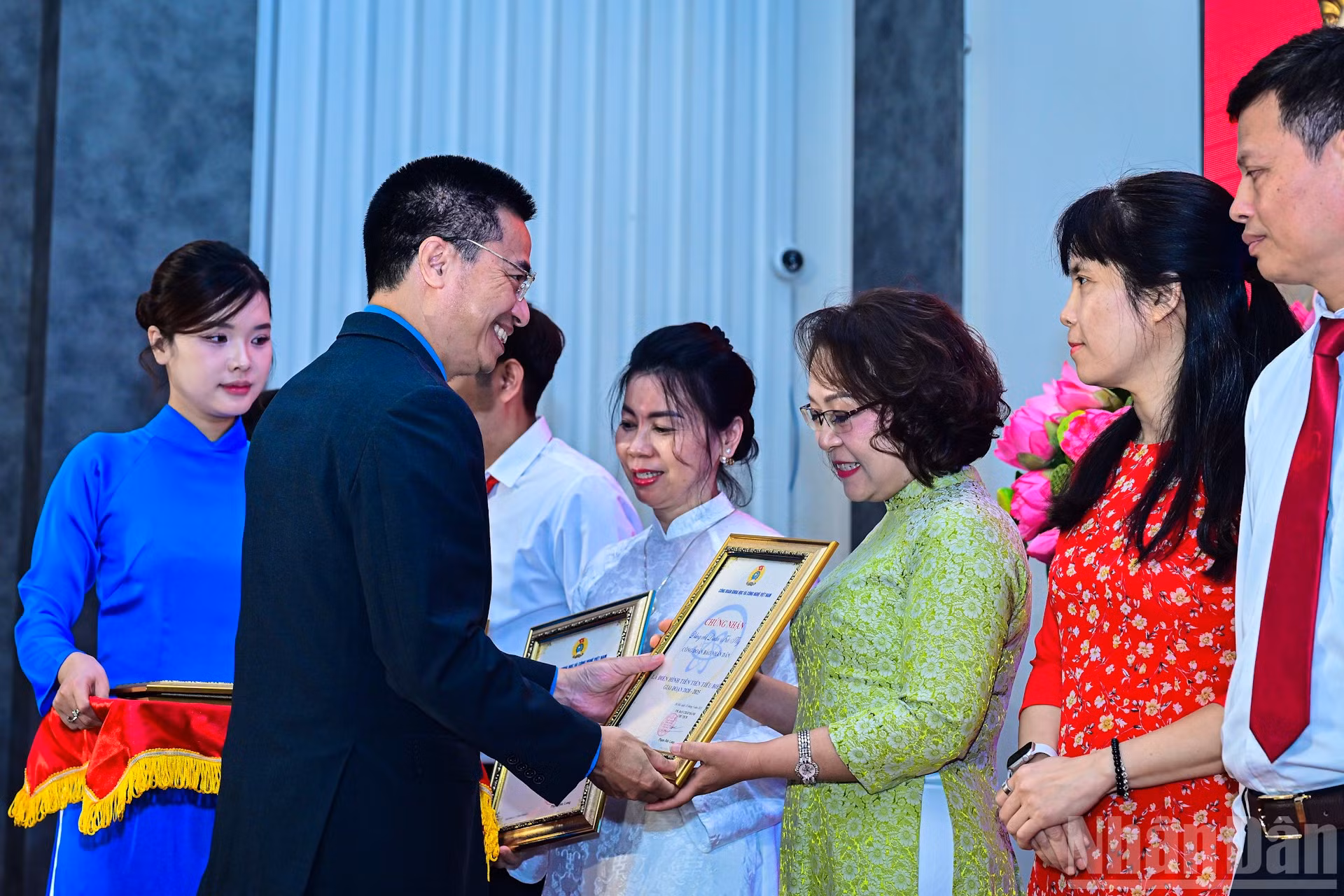 Cán bộ Báo Nhân Dân được biểu dương điển hình tiên tiến của Công đoàn Khoa học và Công nghệ Việt Nam.