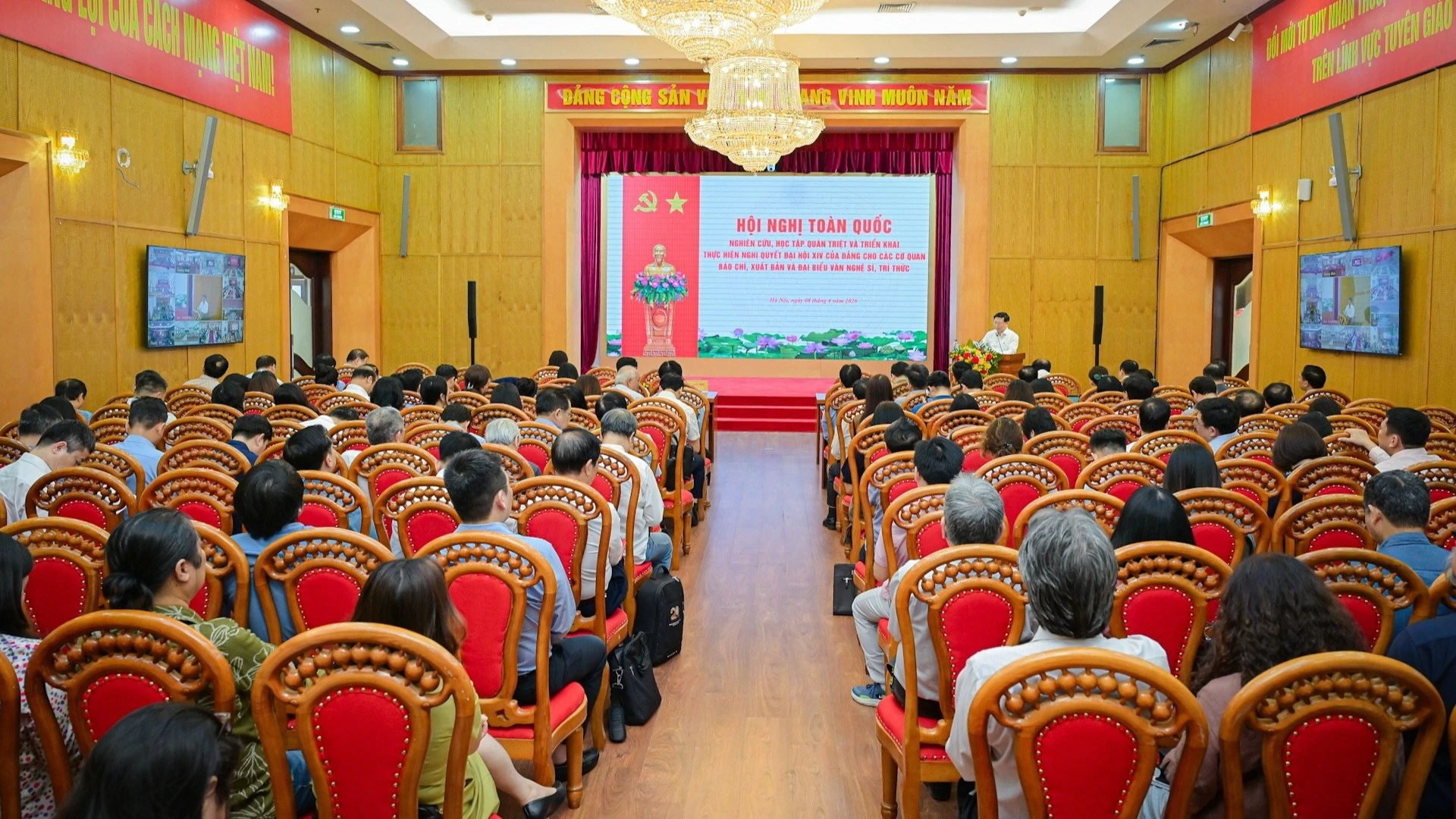 Hội nghị triển khai Văn kiện Đại hội XIV thu hút 7.000 đại biểu tham dự