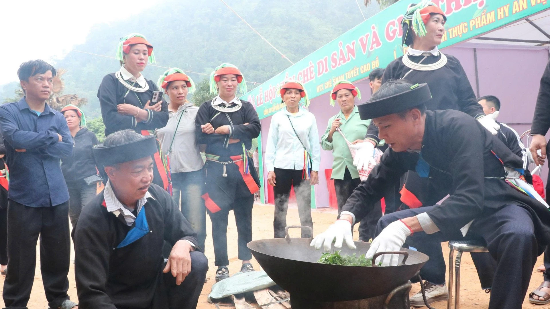 Cao Bồ: Lễ Hội Miền Chè Di Sản Tôn Vinh Nghề Làm Chè Shan Tuyết Cổ Thụ