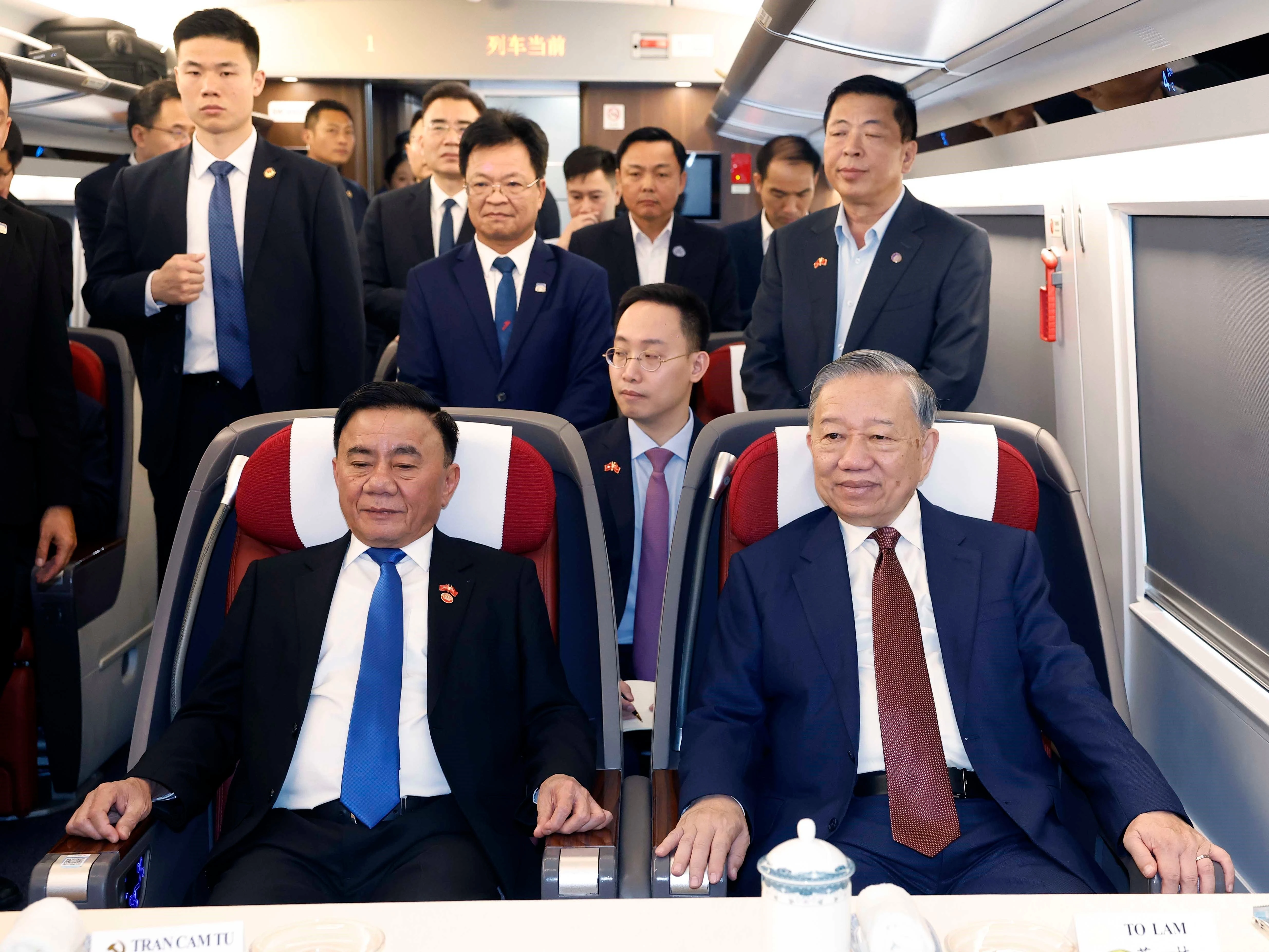 Tổng Bí thư Tô Lâm ấn tượng với đường sắt Trung Quốc, đề xuất hợp tác kết nối đường sắt Việt - Trung
