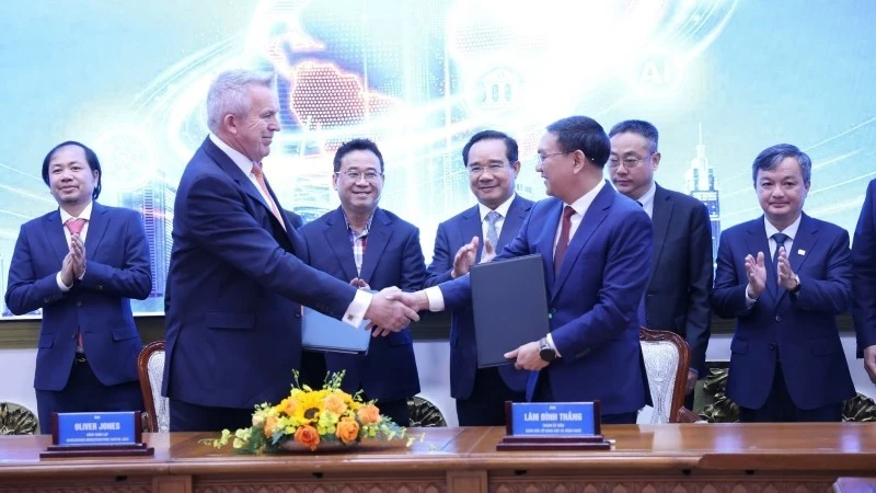 TP.HCM Ký Kết Hợp Tác Đầu Tư Trung Tâm Dữ Liệu AI Trị Giá 2,1 Tỷ USD
