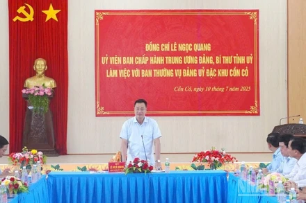 Bí thư Tỉnh ủy Quảng Trị Lê Ngọc Quang làm việc với Đảng ủy đặc khu Cồn Cỏ.