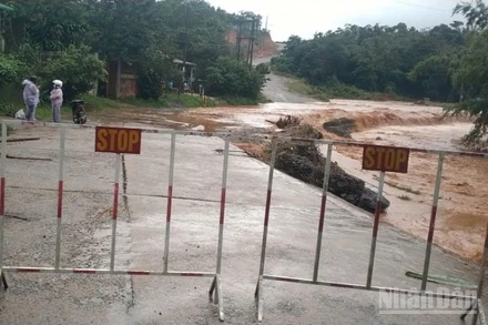 Nhiều ngầm tràn ở các xã khu vực miền núi phía Tây Nam của tỉnh Quảng Trị bị ngập sâu.