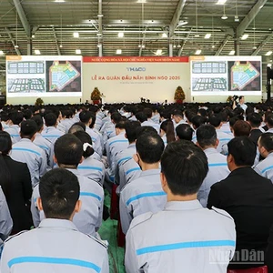 Hơn 10.000 người lao động tại THACO Chu Lai dự lễ ra quân đầu năm Bính Ngọ 2026.