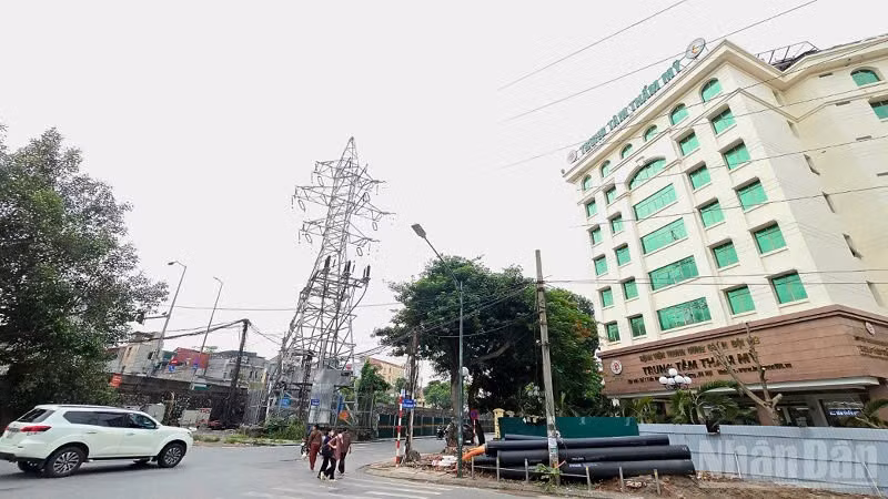Điều chỉnh giao thông trên phố Trần Hưng Đạo, đoạn từ Trạm 110kV Trần Hưng Đạo đối diện cổng Bệnh viện Trung ương Quân đội 108 đến ngã ba phố Trần Hưng Đạo giao đường Trần Khánh Dư.