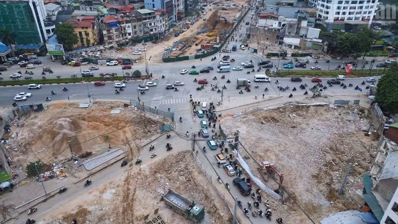 Nút giao Vành đai 1-đường Nguyễn Chí Thanh. (Ảnh THÙY LINH)