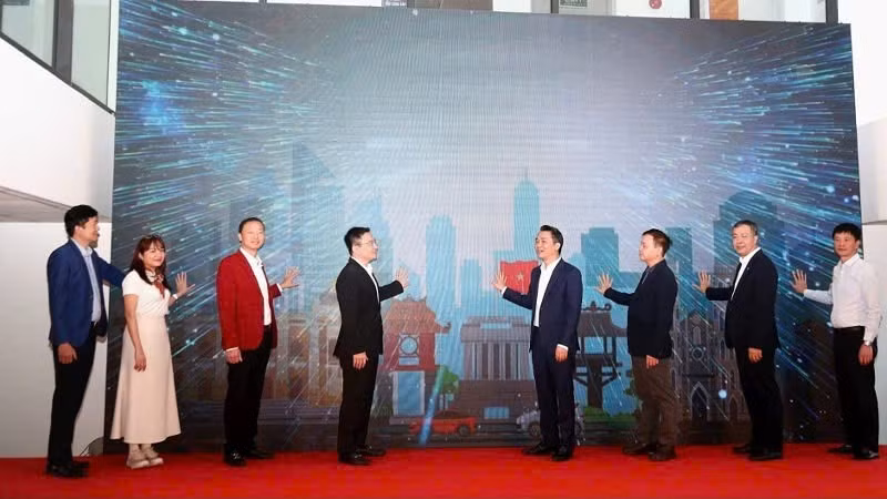 Lễ phát động phong trào “Vận tải hành khách công cộng văn minh-vì hành khách phục vụ”.