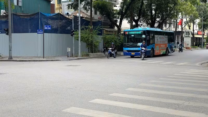 Trên phố Quang Trung, rào chắn cố định sẽ được bố trí theo từng đoạn dài từ 30m đến 50m ở khu vực giữa tim đường...