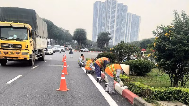 Nhiều tuyến phố được chỉnh trang mặt đường, hè phố, hệ thống báo hiệu giao thông.