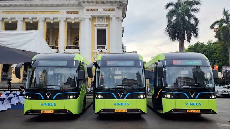 Đưa vào vận hành tuyến buýt E11 phục vụ người dân tham quan Lăng Bác, Hồ Gươm và các điểm du lịch.