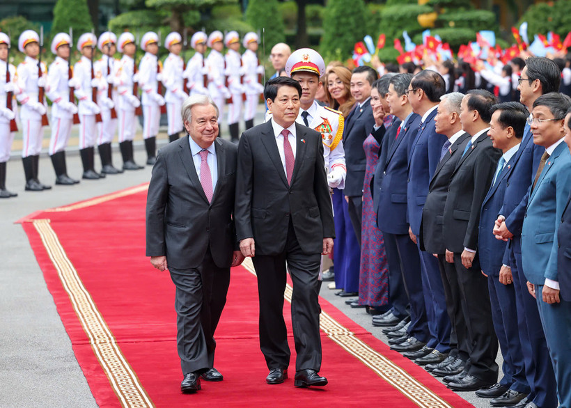 Chủ tịch nước Lương Cường chủ trì lễ đón chính thức Tổng Thư ký Liên hợp quốc Antonio Guterres. (Ảnh: THỦY NGUYÊN)