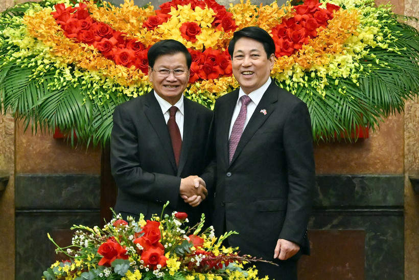 Chủ tịch nước Lương Cường hội kiến Tổng Bí thư, Chủ tịch nước Lào Thongloun Sisoulith. (Ảnh: THỦY NGUYÊN)