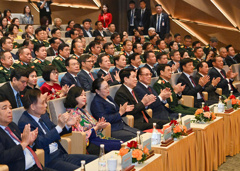 Chủ tịch nước Lương Cường và các đại biểu tham dự buổi lễ. (Ảnh: Thủy Nguyên)