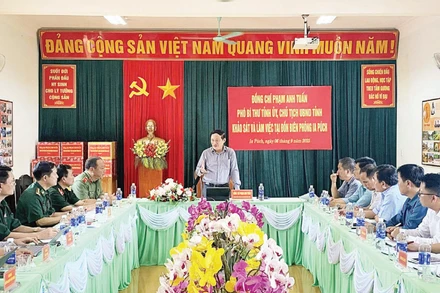 Đồng chí Phạm Anh Tuấn làm việc với 7 xã và chỉ huy các đồn biên phòng trên biên giới đất liền Gia Lai.