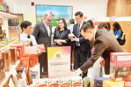 Doanh nghiệp Thành phố Hồ Chí Minh trưng bày sản phẩm tại Showroom Trung tâm Xúc tiến Thương mại và Đầu tư thành phố.