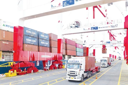 Cảng quốc tế Long An (Tây Ninh) tiếp nhận hàng hóa xuất nhập khẩu quốc tế.