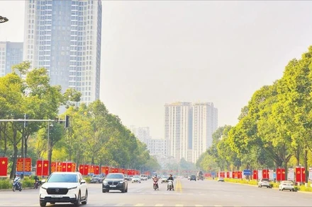 Tuyến đường trung tâm Lê Thái Tổ, phường Kinh Bắc, tỉnh Bắc Ninh rực rỡ cờ hoa chào mừng Đại hội XIV của Đảng.