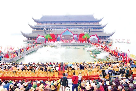 Chùa Tam Chúc luôn thu hút được đông đảo du khách đến tham quan trải nghiệm.