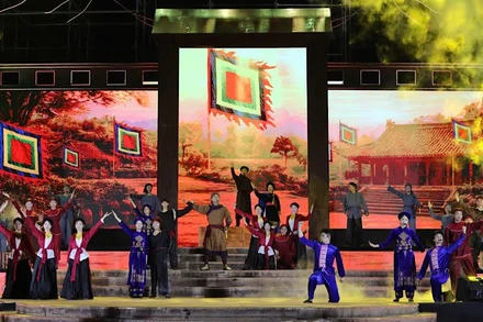 Trình diễn nghệ thuật tại lễ hội Yên Thế.