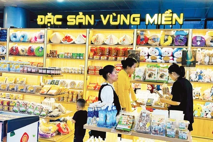 Sản phẩm của nhiều làng nghề được bày bán tại các trung tâm thương mại lớn.