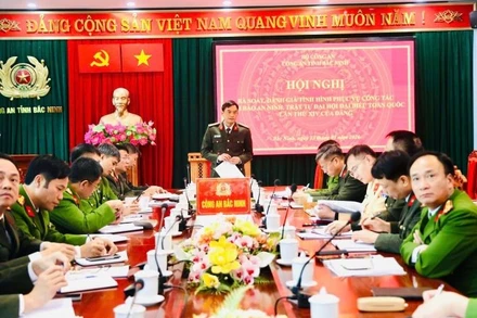 Đại tá Đỗ Đức Trịnh, Phó Giám đốc Công an Bắc Ninh chỉ đạo các đơn vị triển khai bảo đảm an ninh trật tự trên địa bàn.