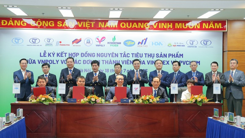 Ký kết hợp đồng nguyên tắc giữa VNPoly với các đơn vị Vinatex Hồng Lĩnh, Vinatex Phú Hưng, Dệt may Huế, Sợi Phú Bài.