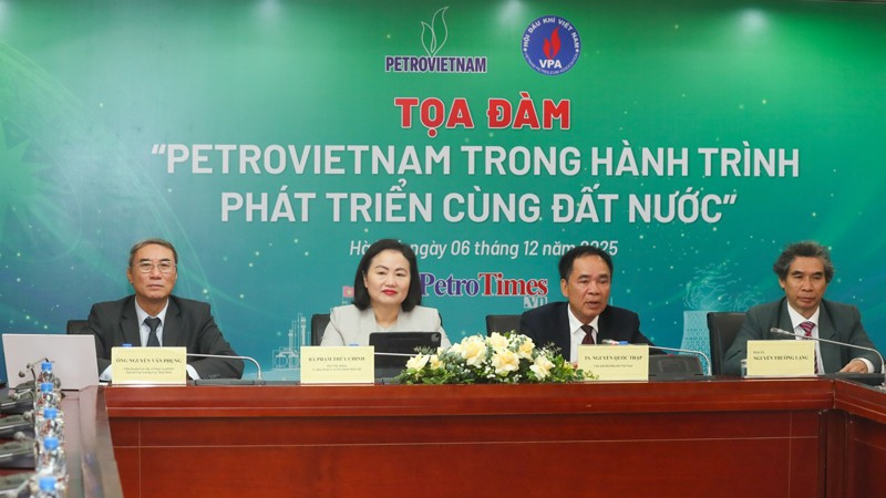 Các chuyên gia tham dự tọa đàm.