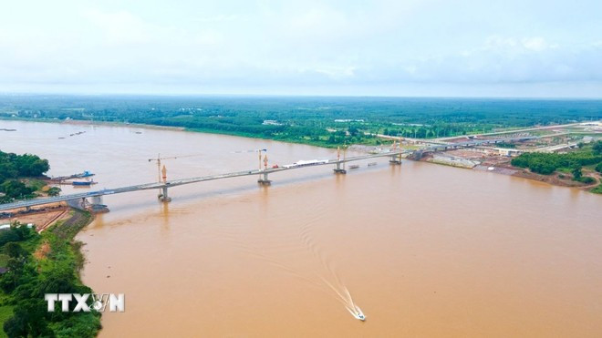 Cầu Hữu nghị Lào-Thái Lan số 5 có chiều dài 1.350m, được thiết kế theo kết cấu dây văng hiện đại, nối liền tỉnh Bueng Kan của Thái Lan với tỉnh Bolikhamxay của Lào, bắc qua dòng sông Mekong. (Ảnh: ĐỖ BÁ THÀNH/TTXVN) Cầu Hữu nghị Lào-Thái Lan số 5 có chiều dài 1.350m, được thiết kế theo kết cấu dây văng hiện đại, nối liền tỉnh Bueng Kan của Thái Lan với tỉnh Bolikhamxay của Lào, bắc qua dòng sông Mekong. (Ảnh: ĐỖ BÁ THÀNH/TTXVN)