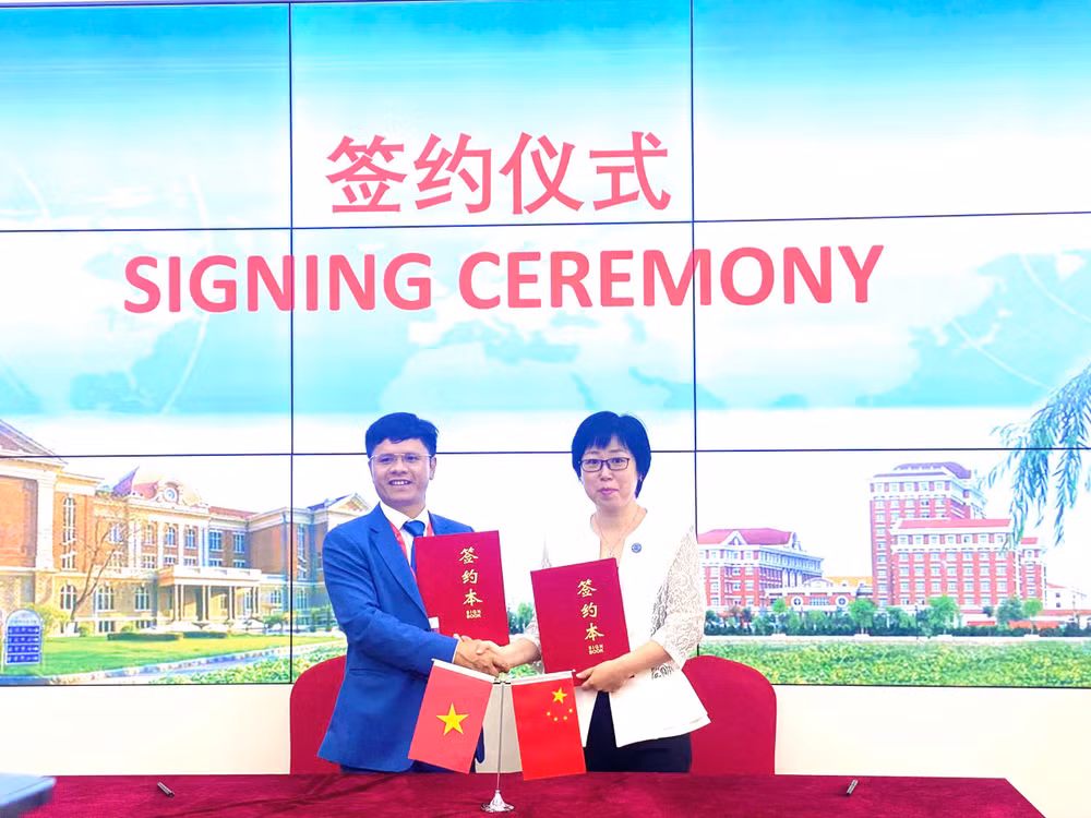 anh-nct-college-ky-ket-hop-tac-hop-tac-chien-luoc-voi-truong-dai-hoc-ngoai-ngu-thien-tan-trung-quoc.jpg