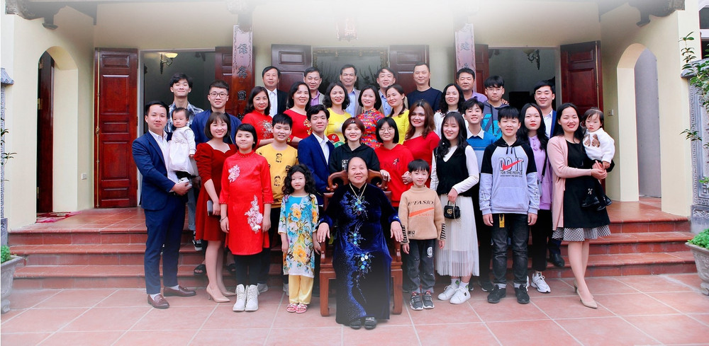 Trong xã hội hiện đại, quy mô gia đình Việt Nam đang thu nhỏ dần. Xu hướng phổ biến là chuyển từ mô hình gia đình truyền thống nhiều thế hệ sang gia đình hạt nhân ít thành viên. a3.jpg