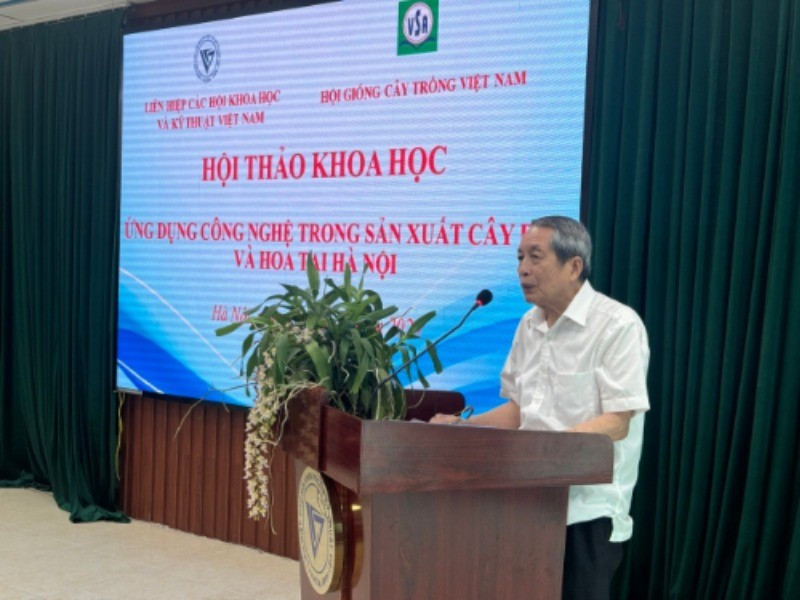 Chủ tịch Hội Giống cây trồng Việt nam Trần Đình Long phát biểu. anh-gs-long-29.jpg