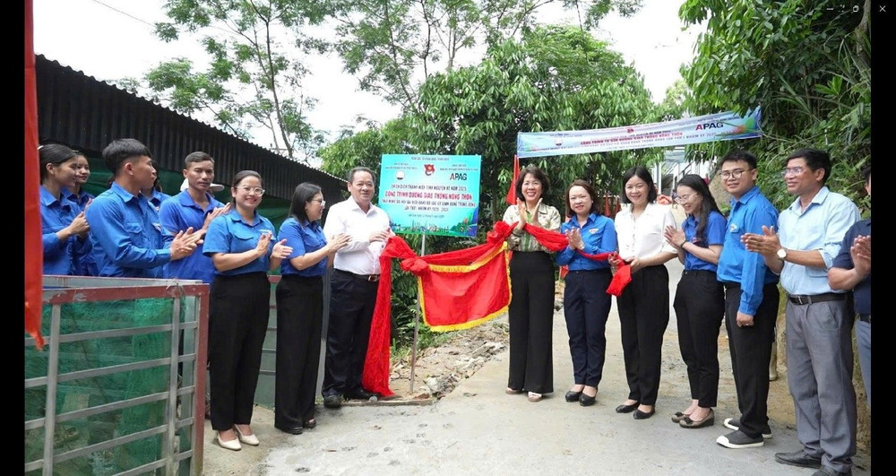 Khánh thành công trình tu sửa đường giao thông nông thôn. doan-2.jpg