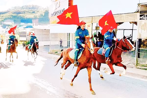 Câu lạc bộ Kỵ mã Lang Biang-Đà Lạt góp phần bảo đảm an ninh-trật tự cơ sở.