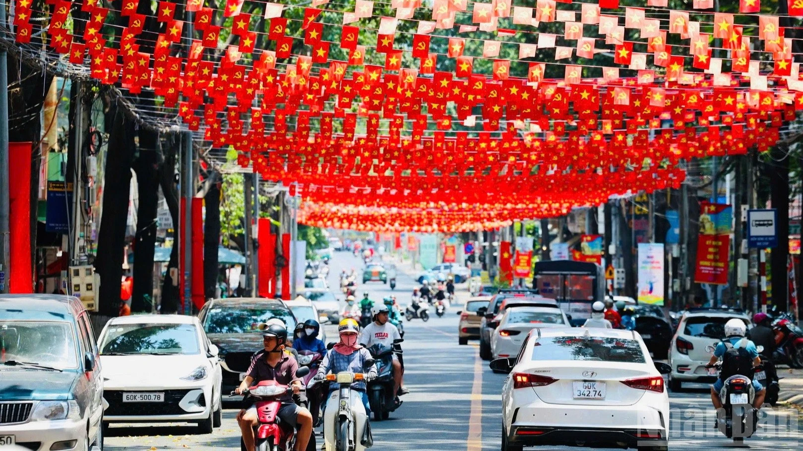 Đồng Nai rực rỡ cờ hoa chào mừng 51 năm giải phóng và sự kiện thành phố trực thuộc Trung ương