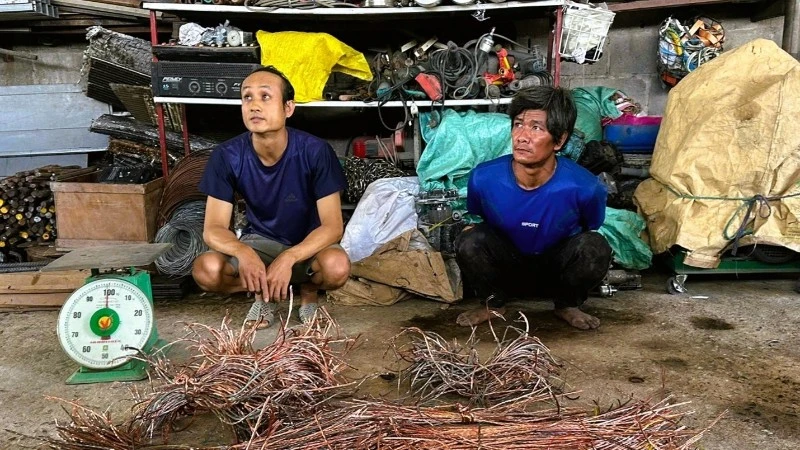 Bắt giữ hai đối tượng trộm dây điện cao tốc, thu giữ hàng trăm kg tang vật