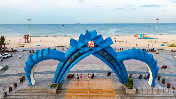 Biển Cửa Việt - một trong những điểm đến hút khách bậc nhất tỉnh Quảng Trị. (Ảnh: THÀNH ĐẠT)