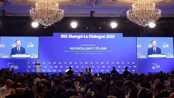 Tổng Bí thư, Chủ tịch nước Tô Lâm phát biểu dẫn đề tại Đối thoại Shangri-La lần thứ 23 và trả lời một số câu hỏi của đại biểu tham dự. (Ảnh: TTXVN)