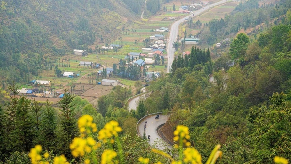Vẻ đẹp thơ mộng của Cao nguyên đá Đồng Văn - nơi được vinh danh là điểm đến văn hóa cấp địa phương hàng đầu thế giới 2025. (Ảnh: TTXVN)